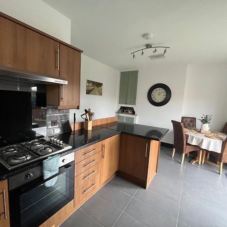 Royston Village, Barnsley, 1930'S Contemporary Villa Екстериор снимка
